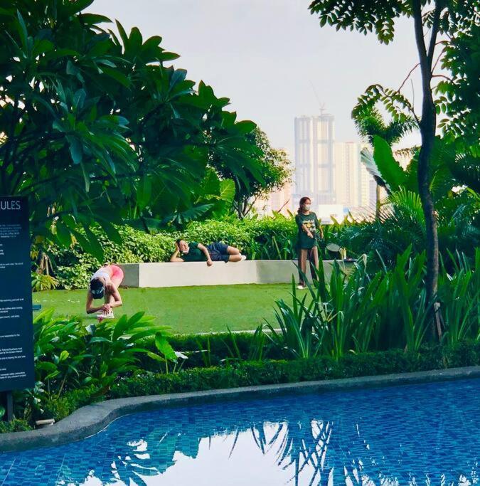 Air Residence 1Br With Balcony Free Netflix And Disney Plus Manila Eksteriør bilde