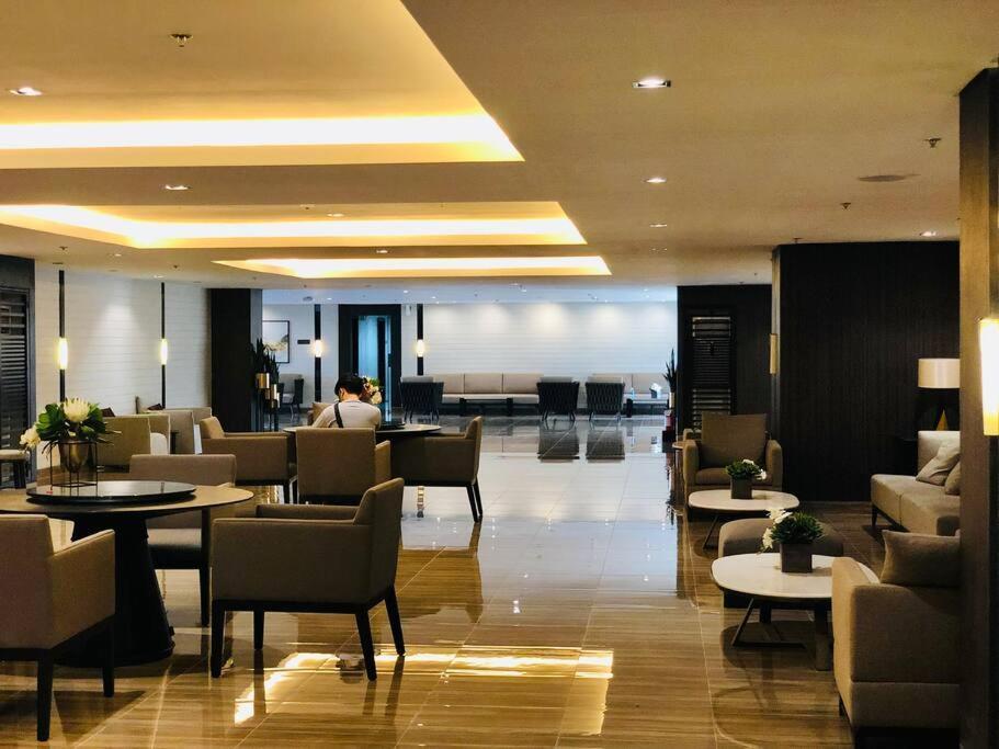Air Residence 1Br With Balcony Free Netflix And Disney Plus Manila Eksteriør bilde